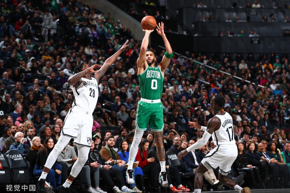 曼联官方：达洛特改穿2号球衣，此前该号码属于林德洛夫.